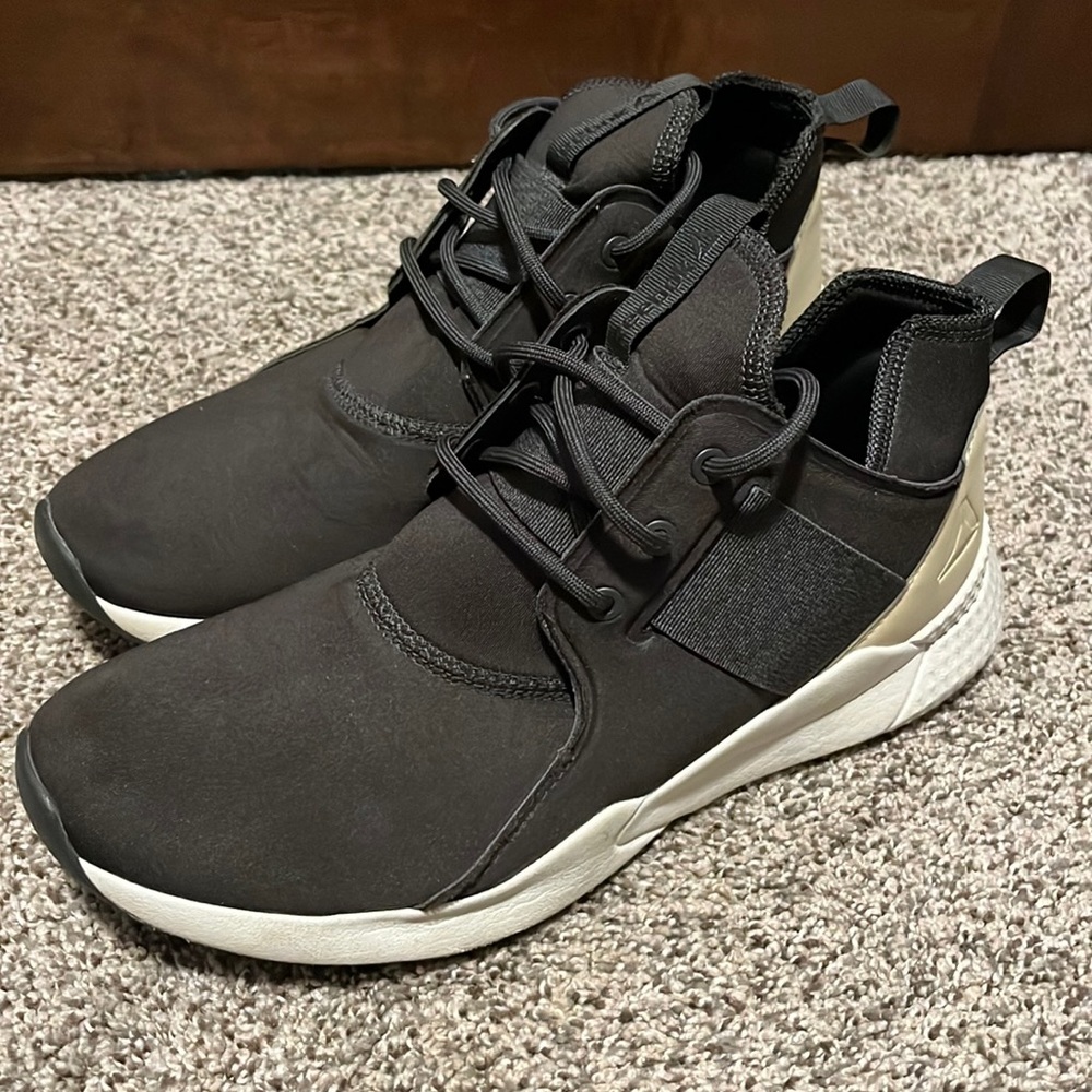 Reebok Guresu 1.0 Sneakers - Women’s size 9.5